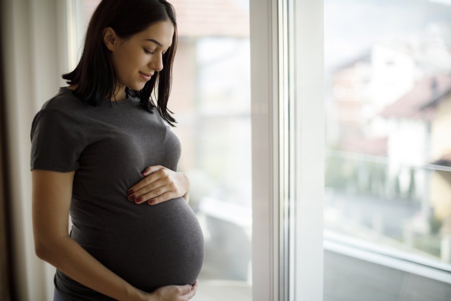 pregnant women in black t-shirt